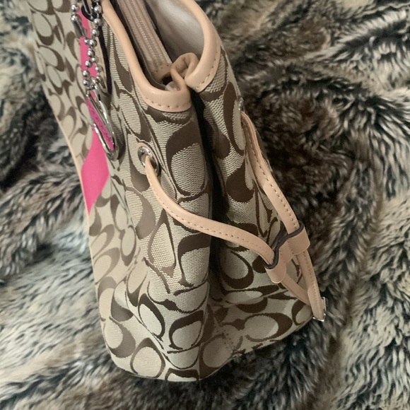 Coach Signature Triple Compartment Shoulder Bag & Charm - Picture 9 of 15